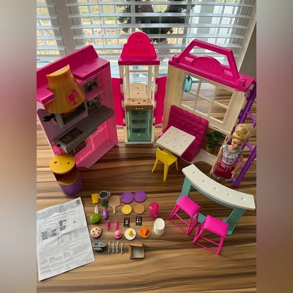 Barbie Cook ‘n Grill Restaurant Playset with Barbie Doll, 36 Pieces - Picture 8 of 12